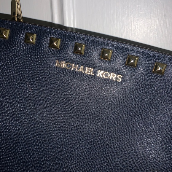 Michael Kors crossbody purse with studs - Picture 4 of 5